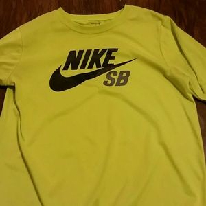 Nike short sleeve shirt